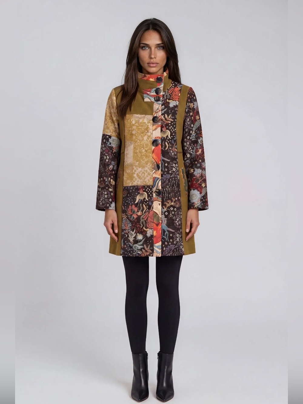 Mixed Print
Patchwork Stand Collar
Jacket